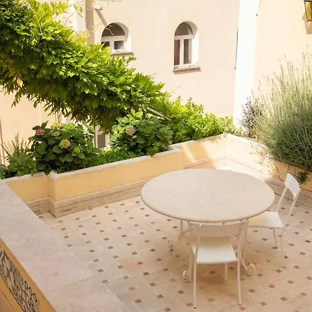 Joey - Prestigious With Private Garage In The Heart Of * פוזיטנו