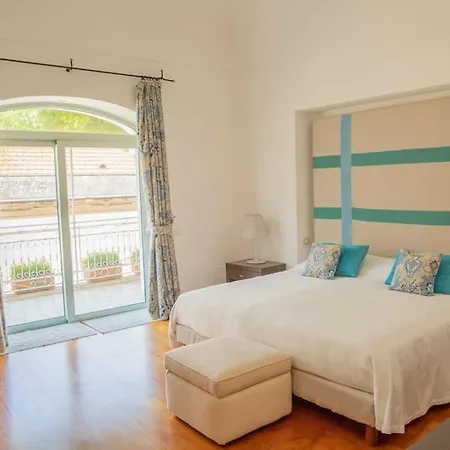Joey - Prestigious With Private Garage In The Heart Of