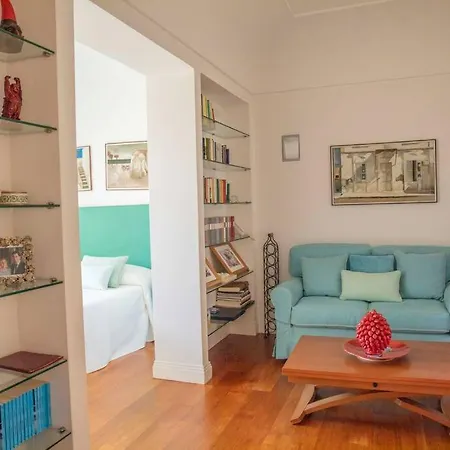Joey - Prestigious With Private Garage In The Heart Of Villa *