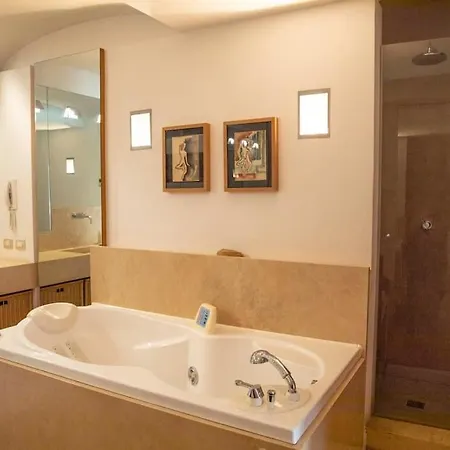 Villa Joey - Prestigious With Private Garage In The Heart Of