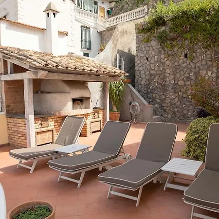 Joey - Prestigious With Private Garage In The Heart Of Villa Positano
