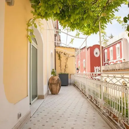 Joey - Prestigious With Private Garage In The Heart Of Villa