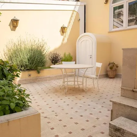 Villa Joey - Prestigious With Private Garage In The Heart Of *