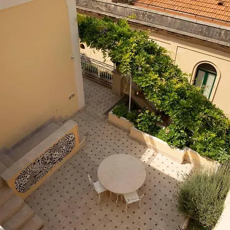 Joey - Prestigious With Private Garage In The Heart Of Positano