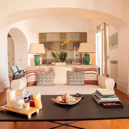 Joey - Prestigious With Private Garage In The Heart Of Positano