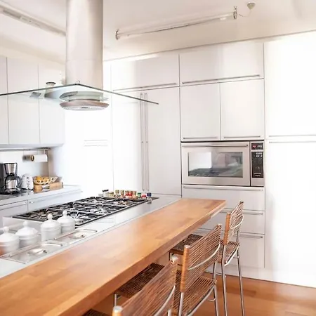 Joey - Prestigious With Private Garage In The Heart Of Villa Positano
