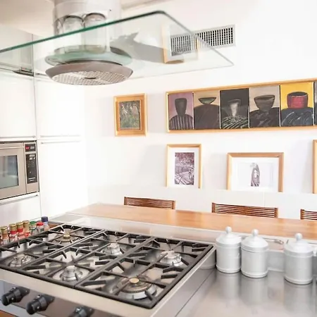 Joey - Prestigious With Private Garage In The Heart Of
