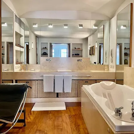 Joey - Prestigious With Private Garage In The Heart Of Villa Positano