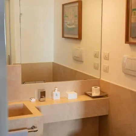 Joey - Prestigious With Private Garage In The Heart Of Positano
