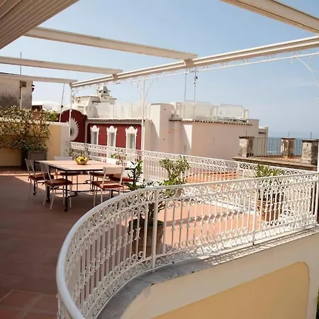 Joey - Prestigious With Private Garage In The Heart Of