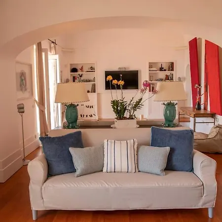 Joey - Prestigious With Private Garage In The Heart Of Positano