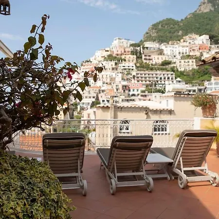 Joey - Prestigious With Private Garage In The Heart Of Villa
