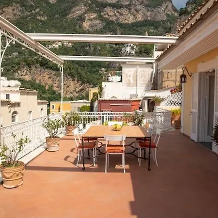 Joey - Prestigious With Private Garage In The Heart Of Positano