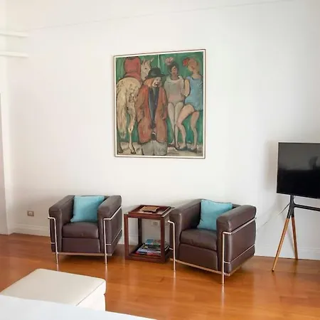 Joey - Prestigious With Private Garage In The Heart Of Villa