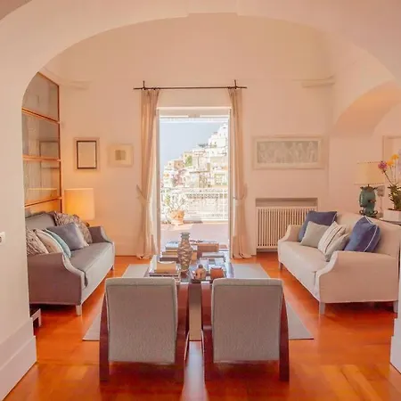 Villa Joey - Prestigious With Private Garage In The Heart Of