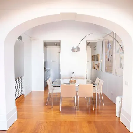 Joey - Prestigious With Private Garage In The Heart Of *